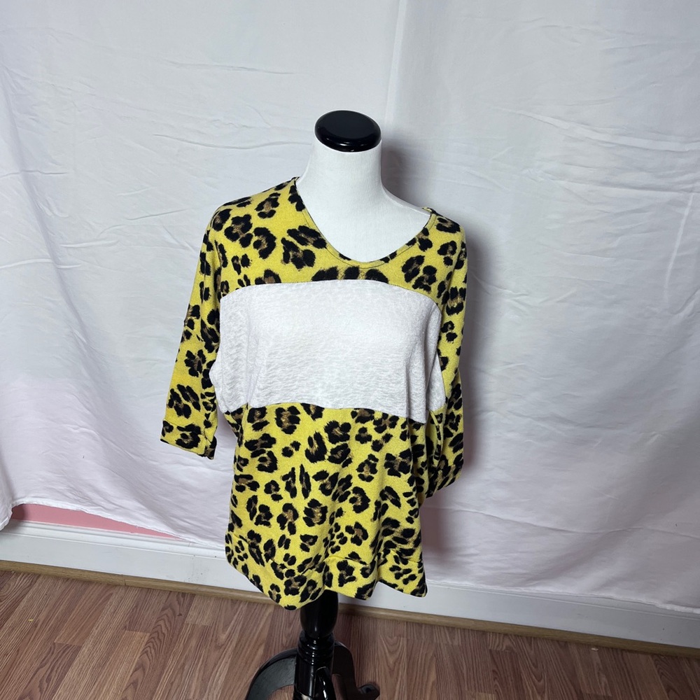 Reborn J Yellow and White Leopard Colorblock Short Sleeve Top